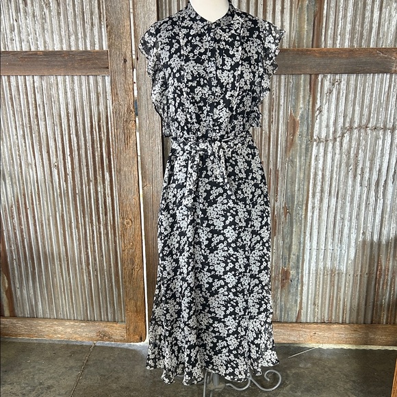 red midi dress Slitted Safebooru - 1girl blue festivaldresses Color:Black And White